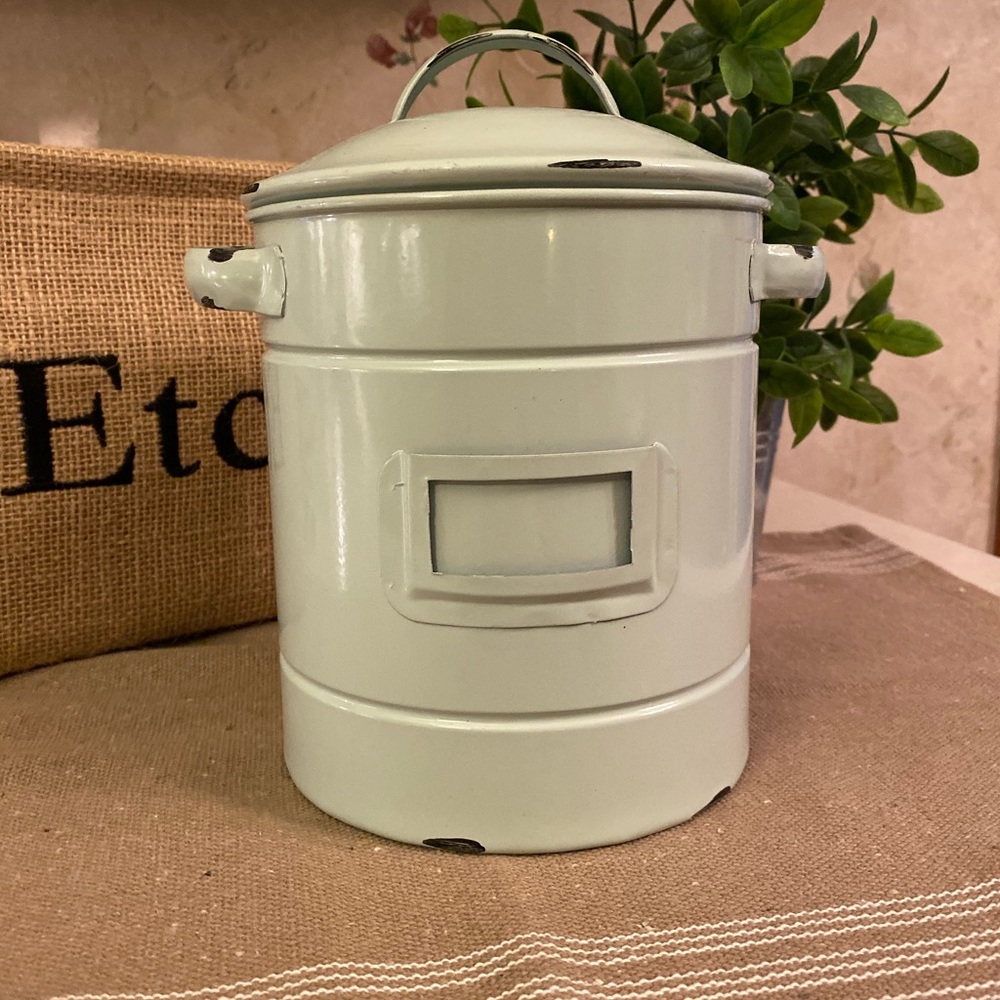 Metal Cannister